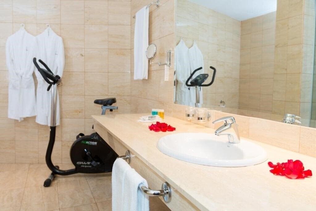 Фотография Escuela Santa Cruz 4*