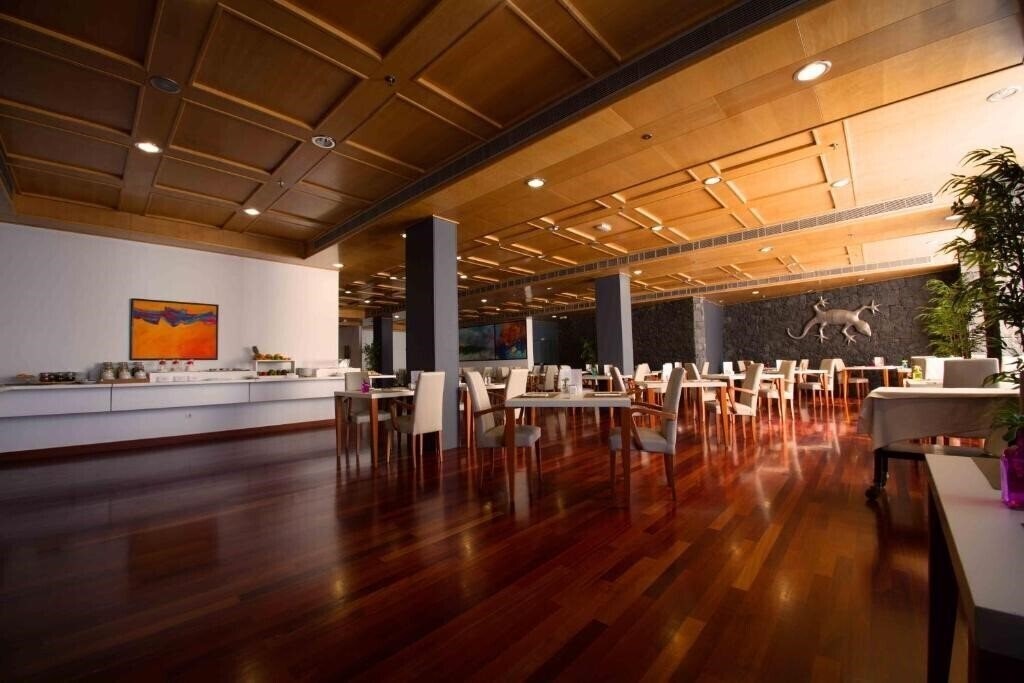 Картинка Escuela Santa Cruz 4*