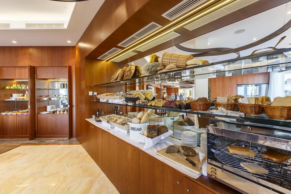 Фотографія Pure Salt Port Adriano 5*