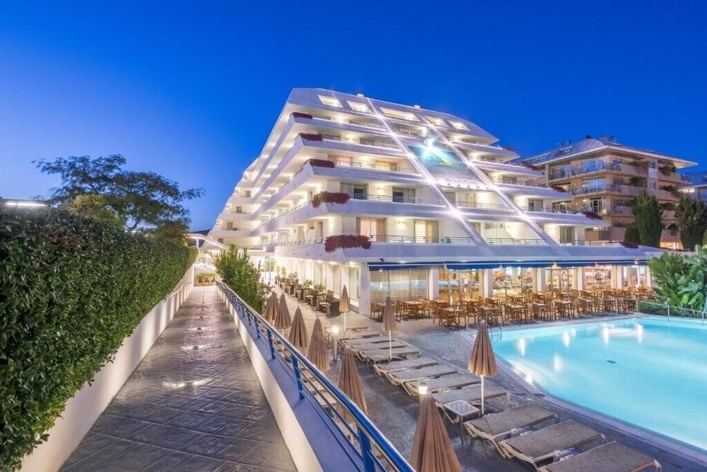 Готель Montemar Maritim 4*