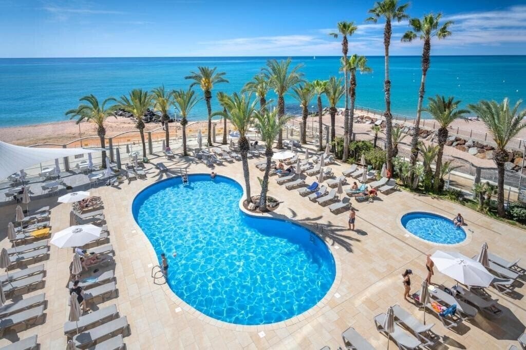 Отель Caprici Beach & SPA 4*