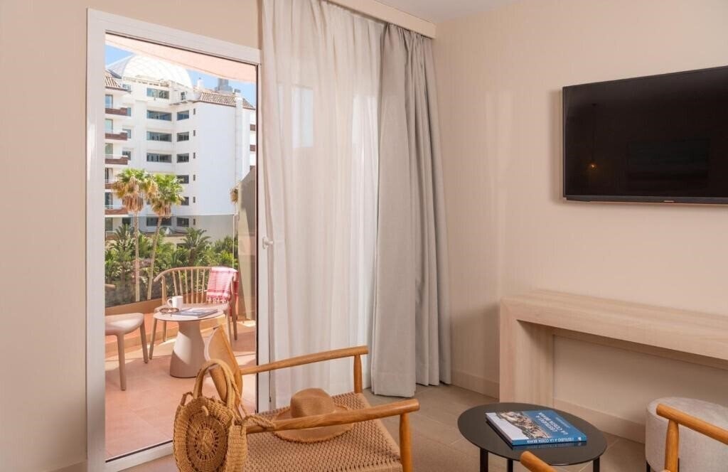 Фотографія Aqua Hotel The Breeze (Adults Only 18+) 4*