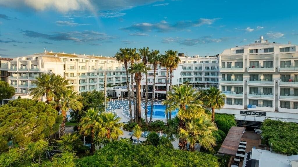 Готель Aqua Hotel Aquamarina & SPA 4*