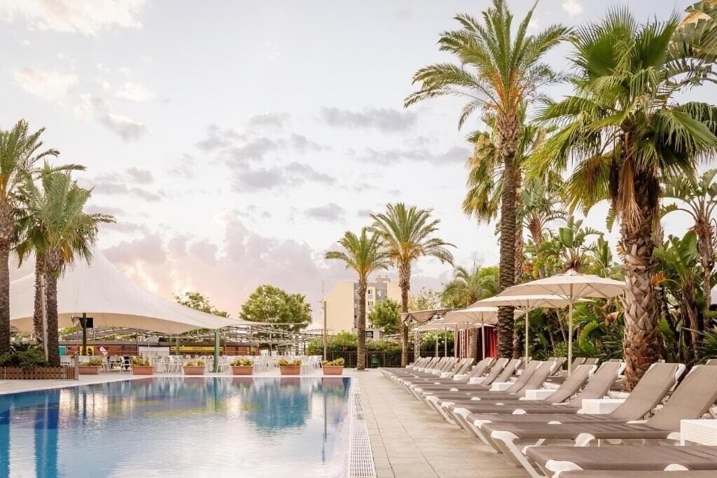 Готель Caprici Verd 4*