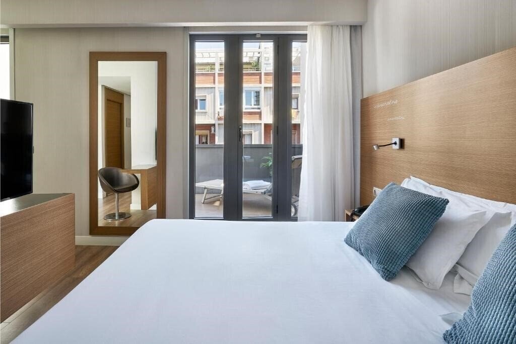 Отель Silken Zentro 4*
