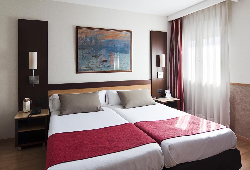 Фотографія Catalonia Santa Justa 4*