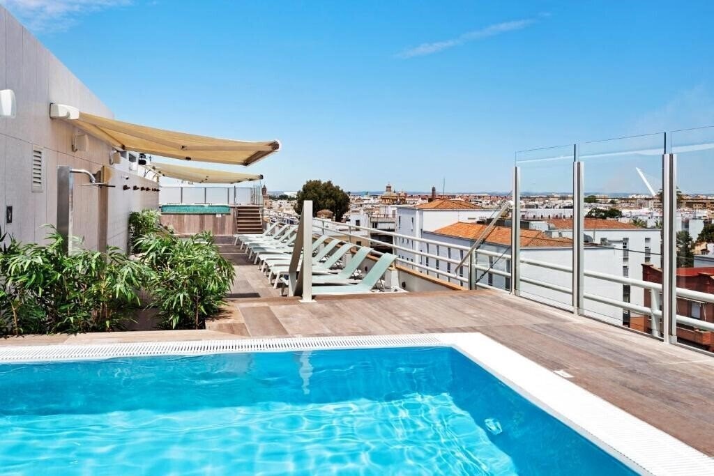Отель Catalonia Santa Justa 4*