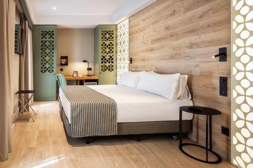 Фото Catalonia Santa Justa 4*