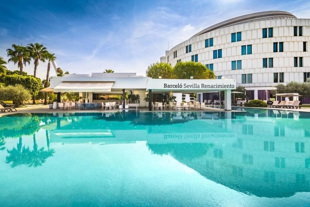 Готель Barcelo Renacimiento 5*