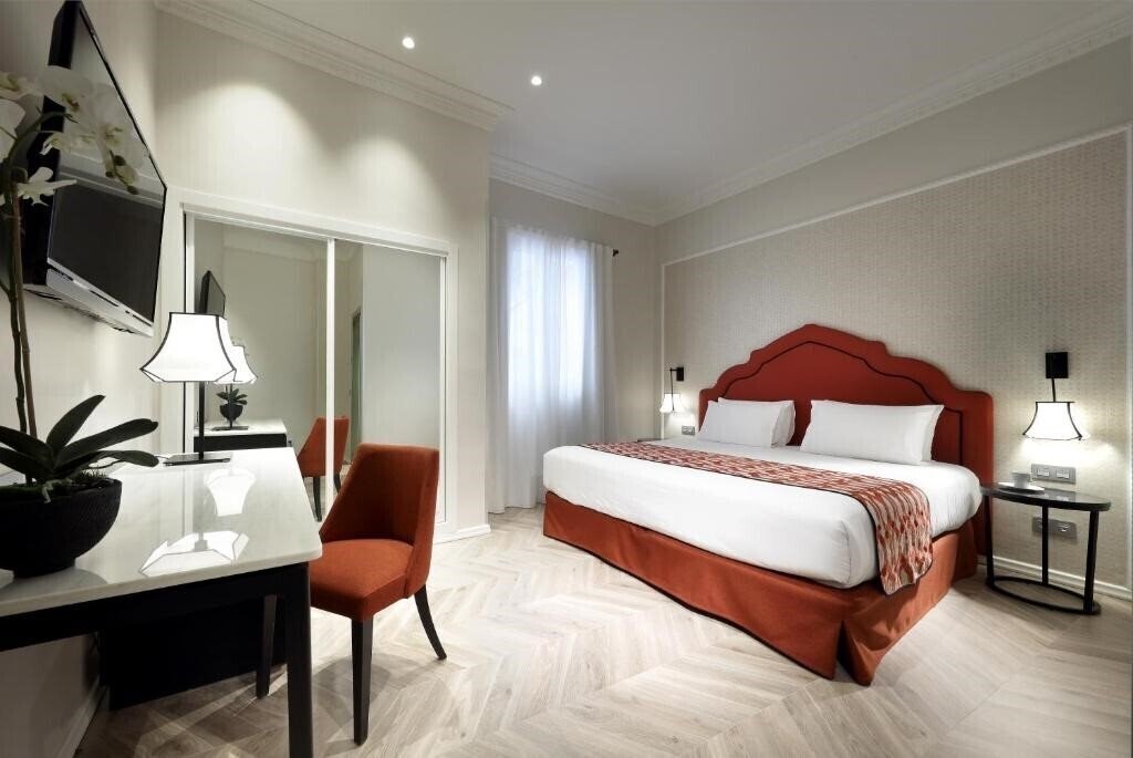 Отель Eurostars Regina 3*
