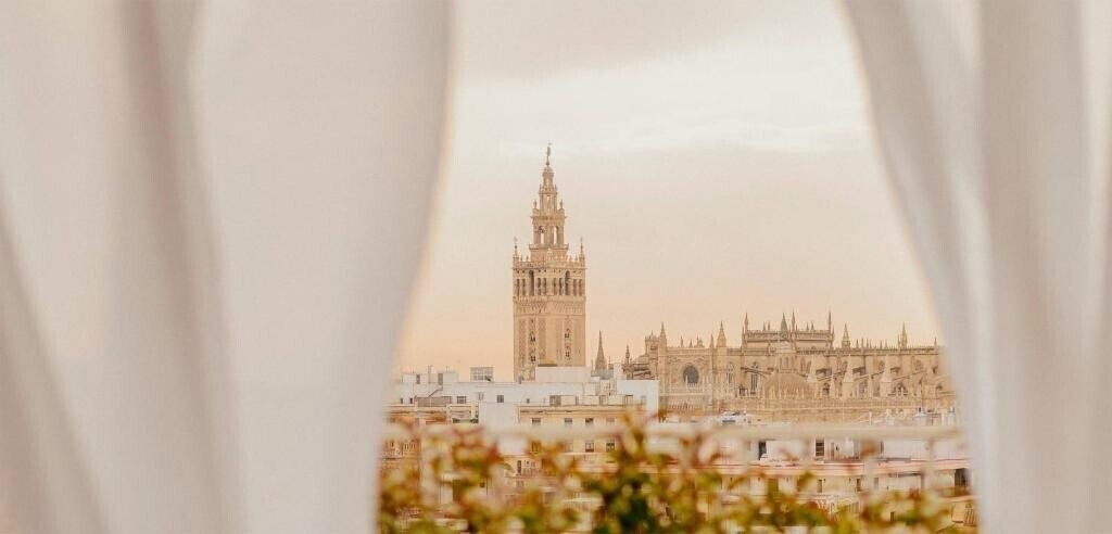 Готель Hotel Colon Gran Melia 5*