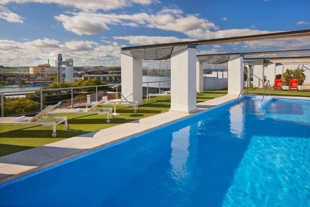 Готель Nh Sevilla Plaza De Armas 4*