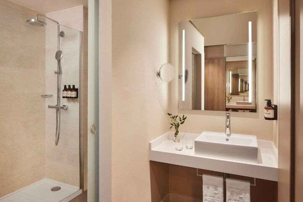Картинка Nh Sevilla Plaza De Armas 4*