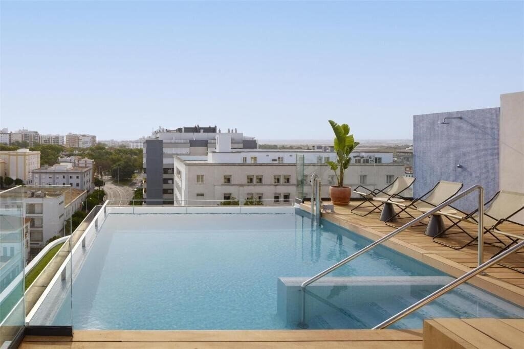 Отель Nh Luz Huelva 4*