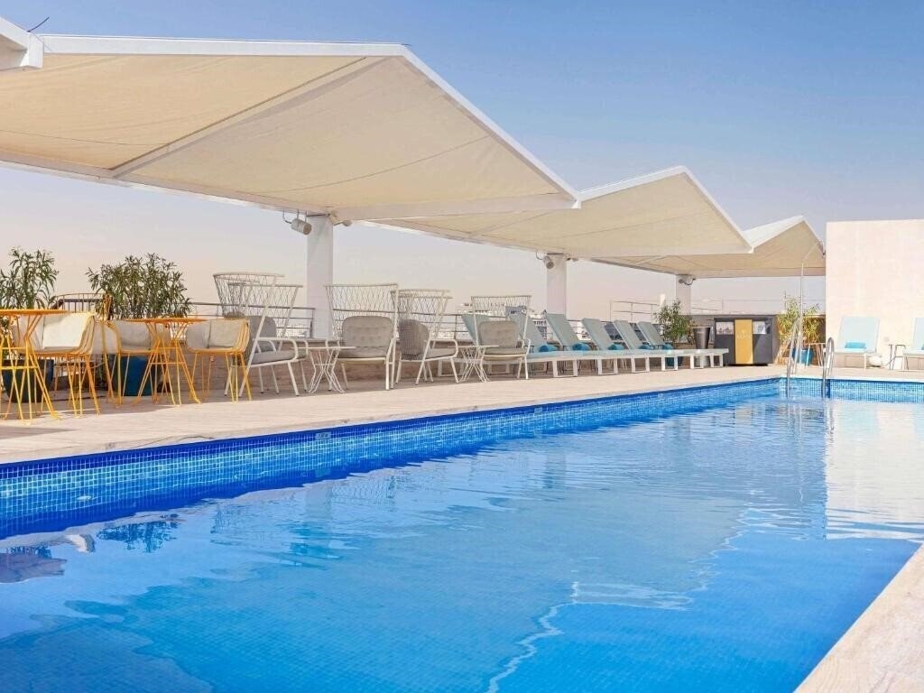 Отель Novotel Sevilla 4*