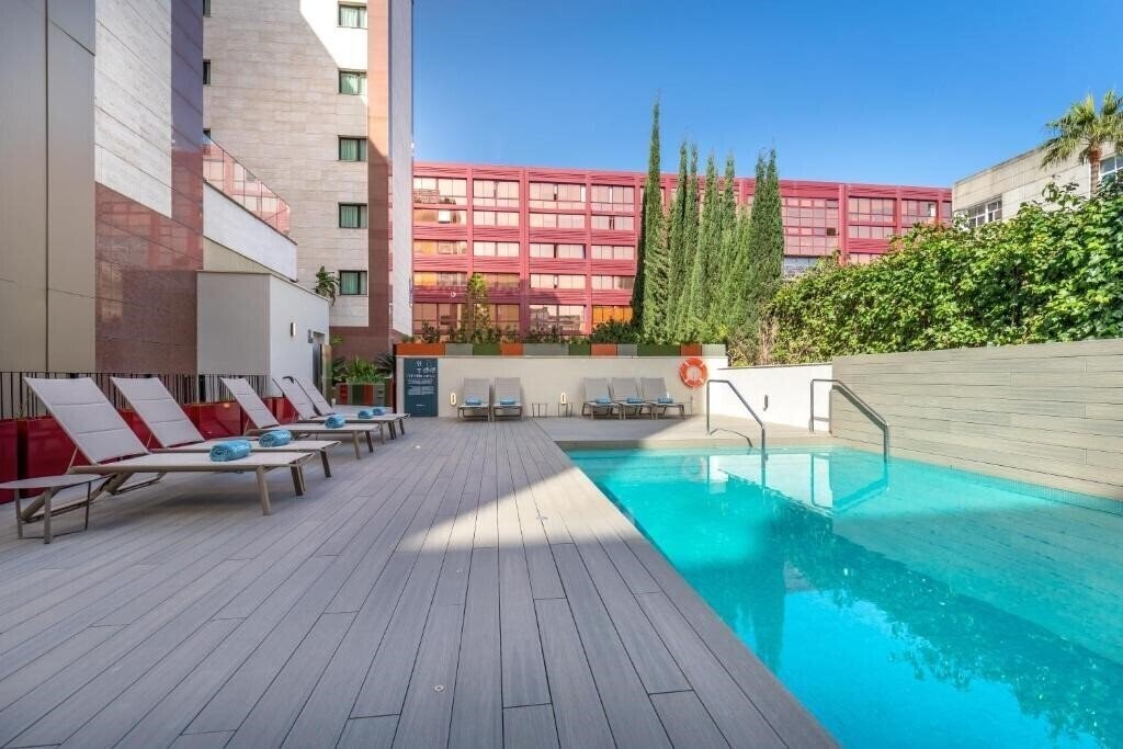 Готель Occidental Sevilla Viapol 4*
