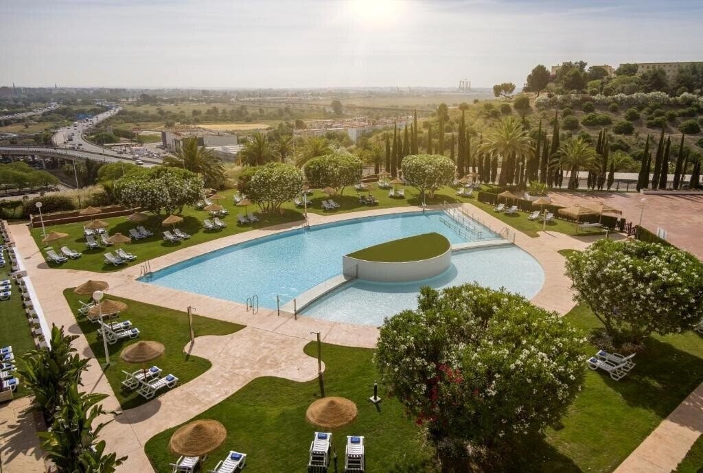 Отель Ilunion Alcora Sevilla 4*
