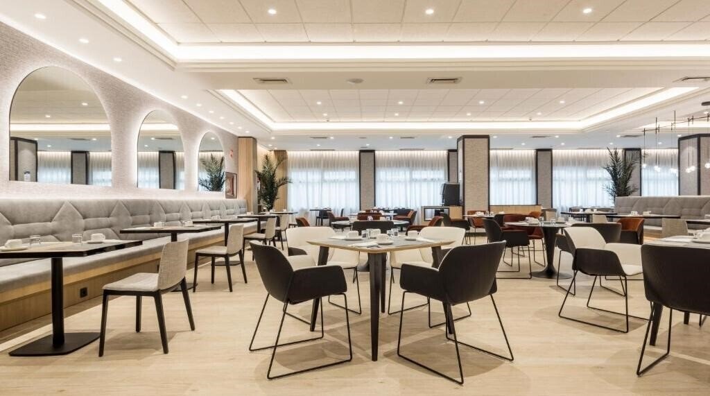 Картинка Ilunion Alcora Sevilla 4*