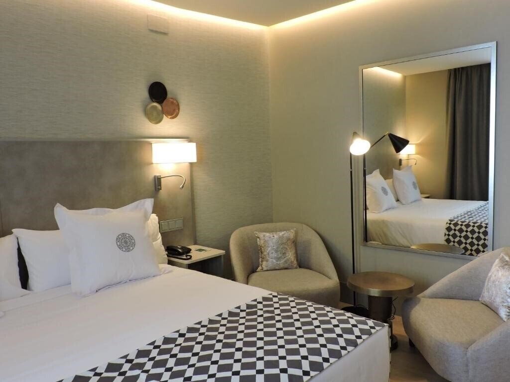 Готель America Sevilla 4*