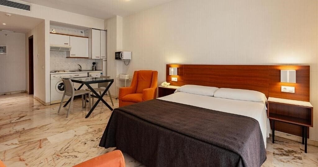 Фото Apartamentos Bib Rambla 2*