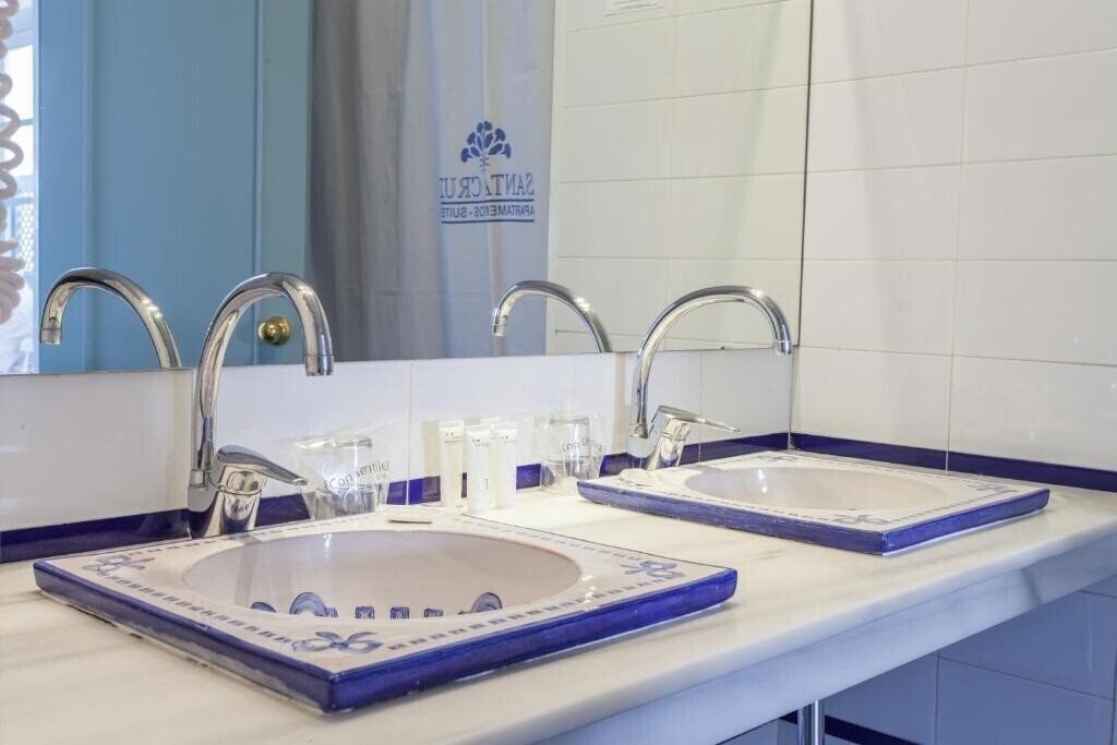 Фотографія Apartamentos Suites Santa Cruz 3*