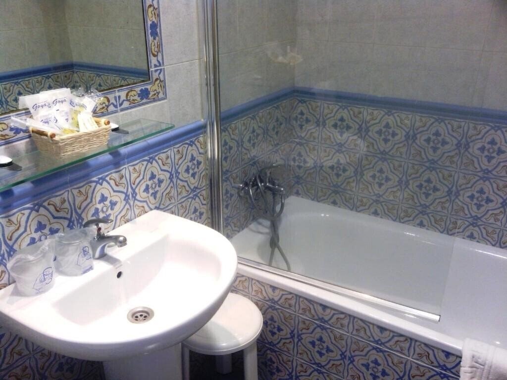 Картинка Goya Sevilla 2*