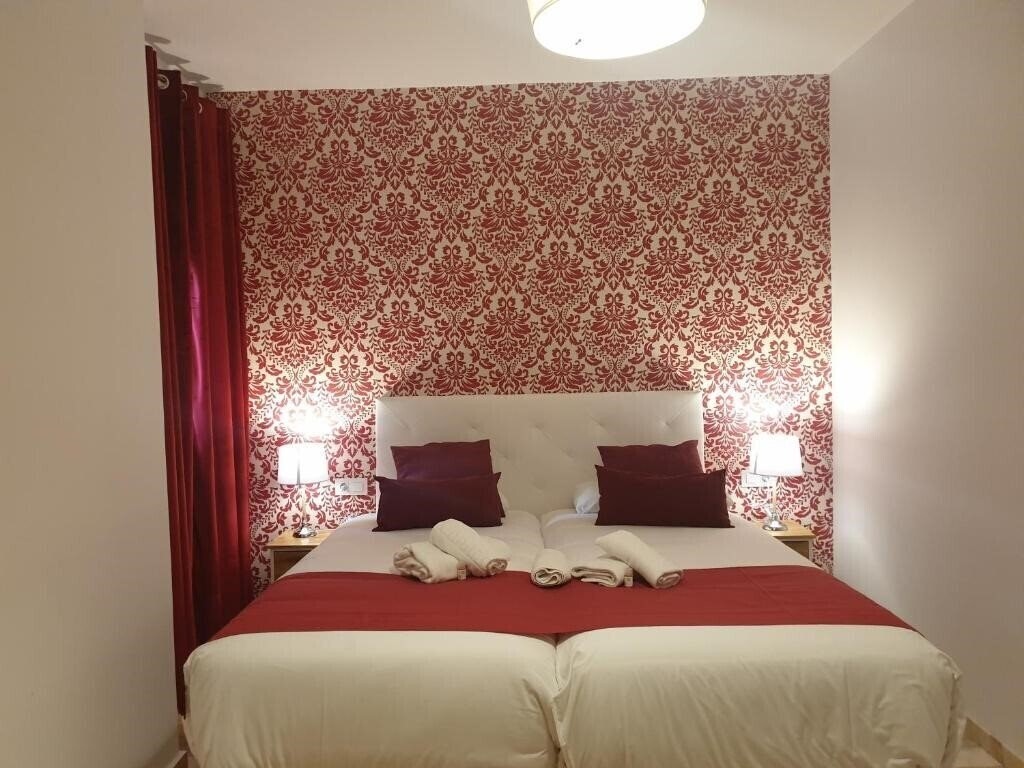 Фотографія Hotel y Apartamentos Dona Lola (ex. Hotel Boutique Dona Lola) 2*