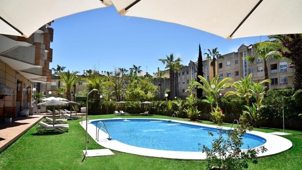 Отель Hotel TRH La Motilla Business & Cultural 4*
