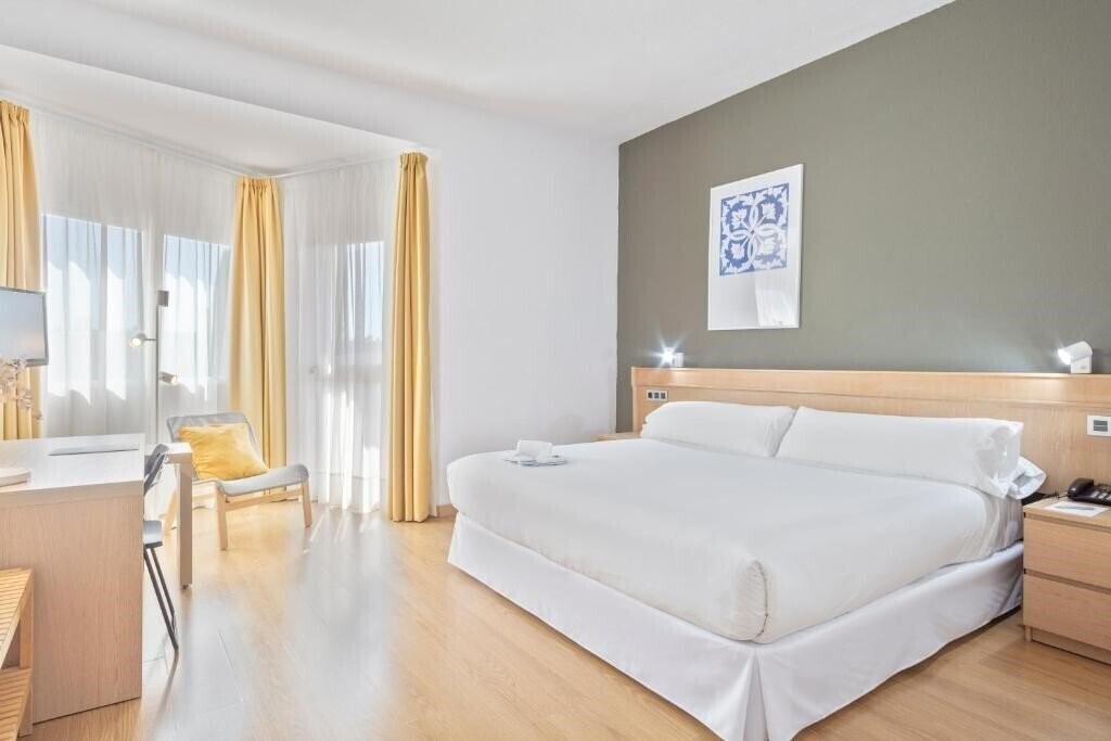Картинка Hotel TRH La Motilla Business & Cultural 4*