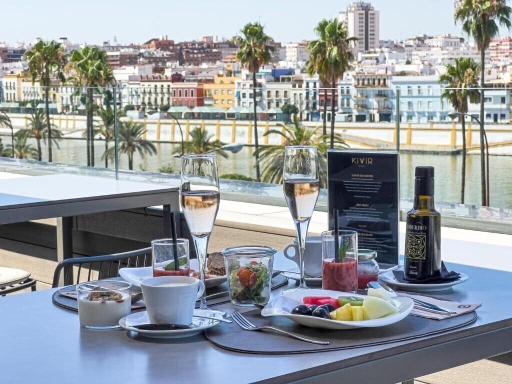 Готель Hotel Kivir 4*