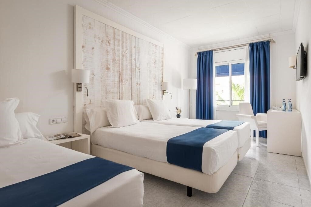 Фото Medium Sitges Park 3*