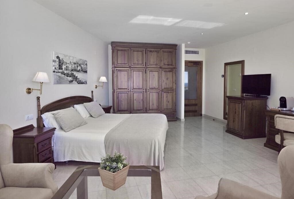 Фото Sunway Hotel & Aprt Playa Golf Sitges 4*