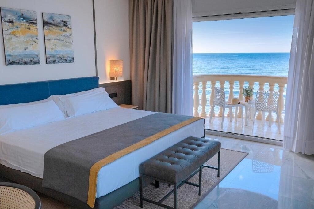 Отель URH Sitges Playa 4*
