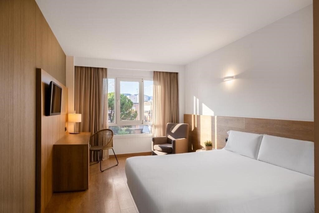 Отель Hotel SB Corona Tortosa 3*