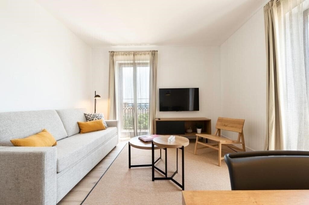 Готель Port Plaza Apartments 3*