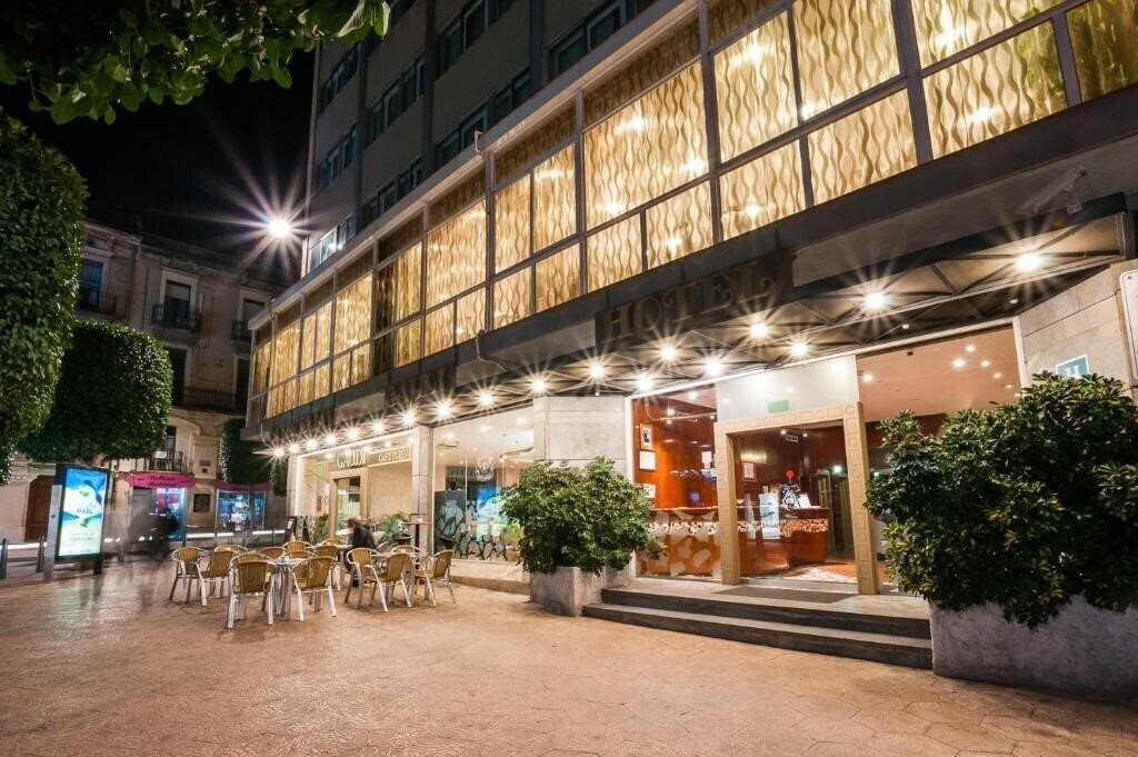 Готель Hotel Gaudi Reus 3*