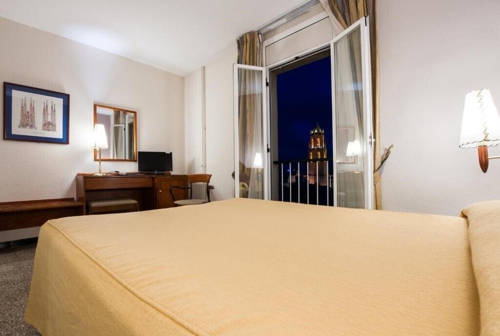 Фото Hotel Gaudi Reus 3*