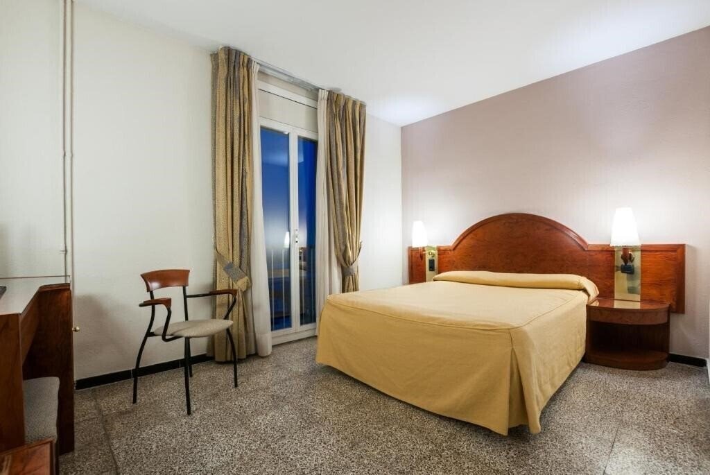 Зображення Hotel Gaudi Reus 3*