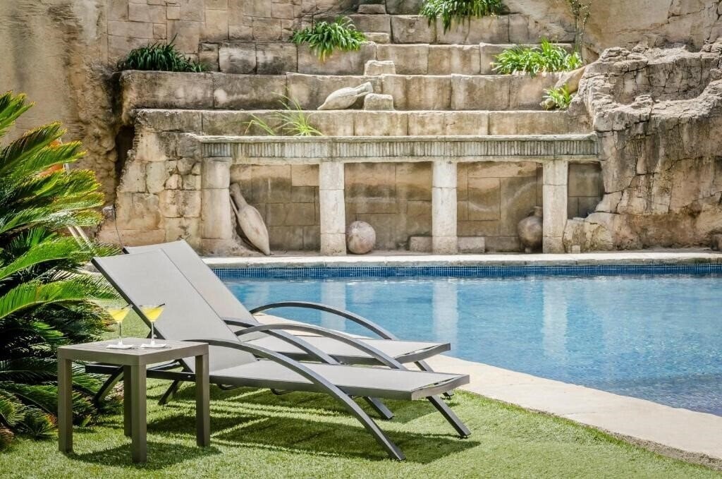 Готель Exe Cunit Suites & SPA 4*