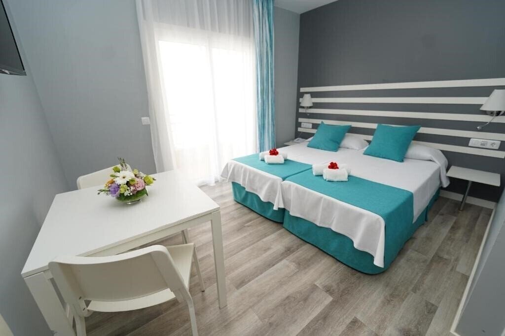 Отель Bambi Apartments 2*