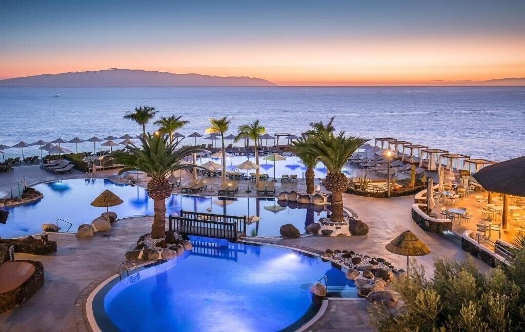 Готель Barcelo Santiago 4*