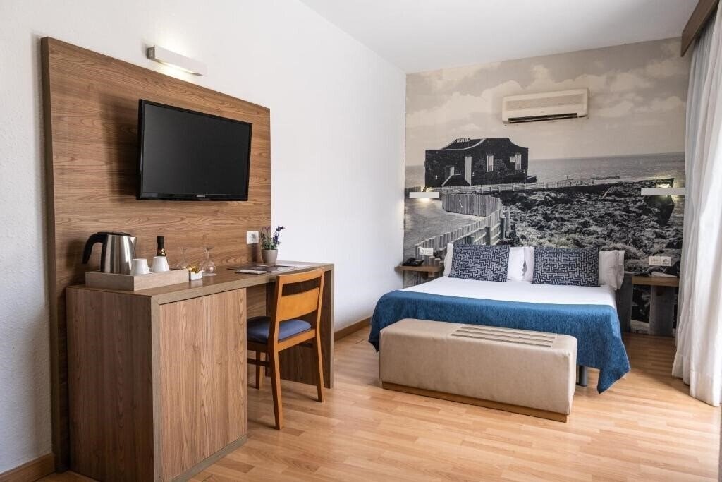 Отель Hotel Adonis Plaza 3*