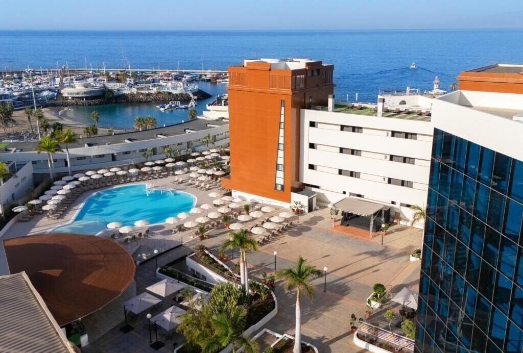 Отель Aluasoul Costa Adeje 4*