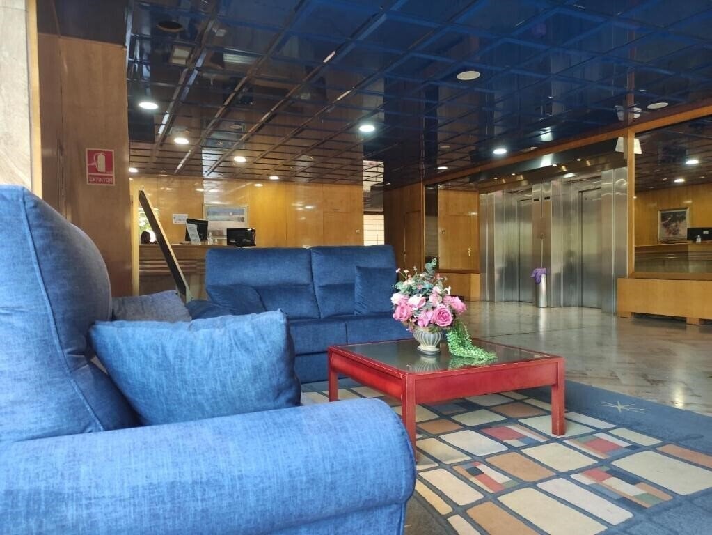 Готель Ebora 3*