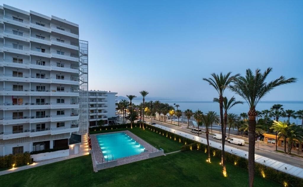 Отель Bajondillo Apartments 4*