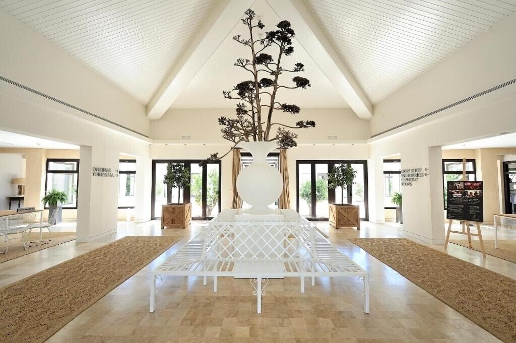 Фото Las Colinas Golf & Country Club Residences 3*
