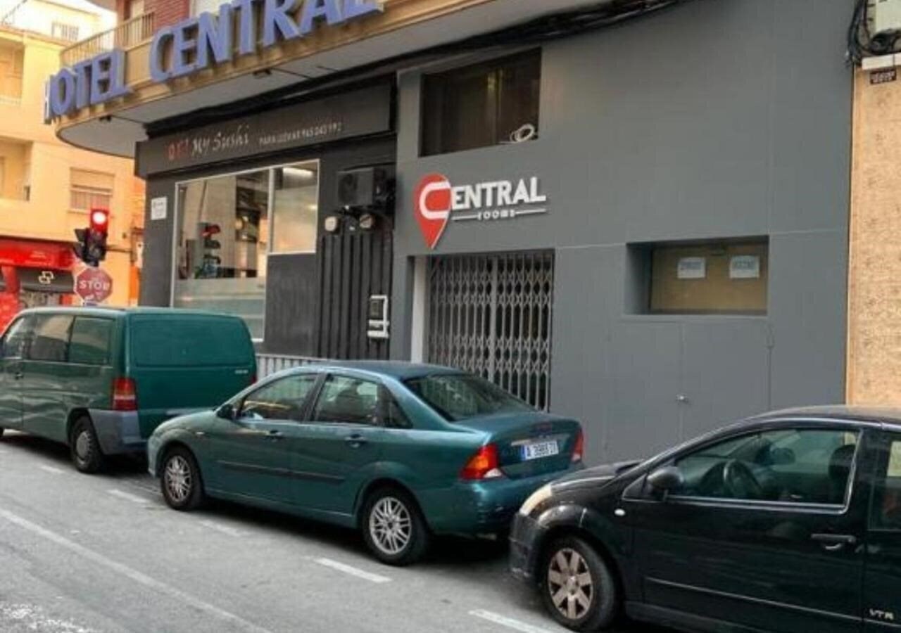 Отель Central 1*