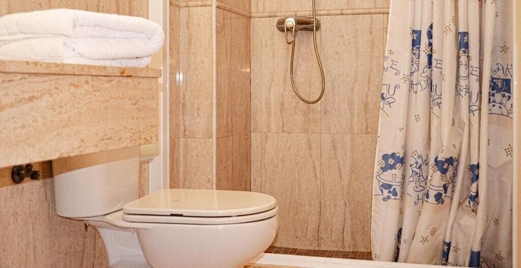 Отель Hostal Gran Via Levante 1*