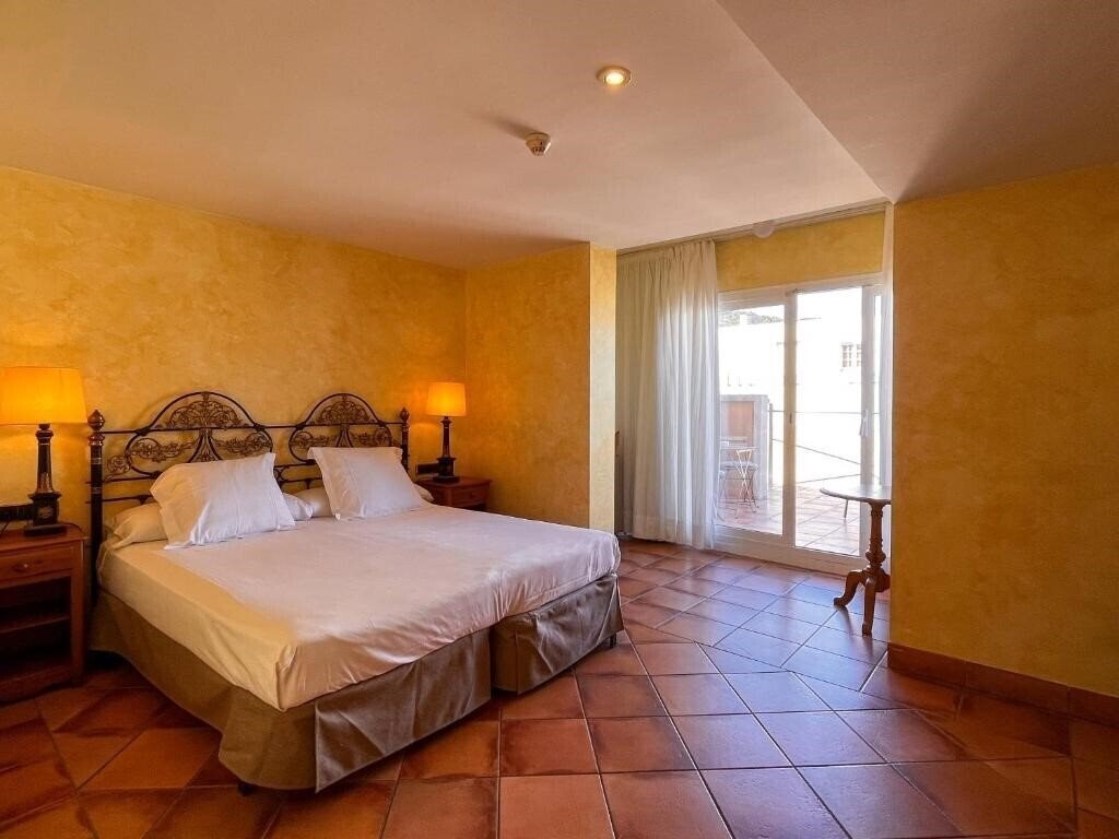 Отель RVHotels Vila de Tossa (ex. Vila de Tossa, Hotel URH Vila Tossa) 4*