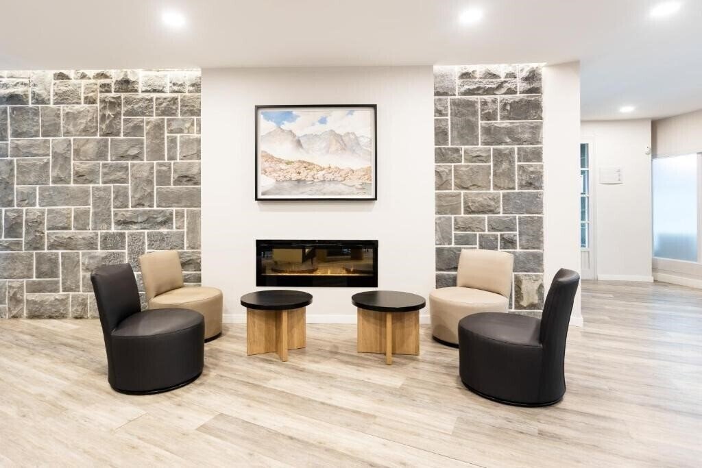 Фото Gran Hotel De Jaca 3*